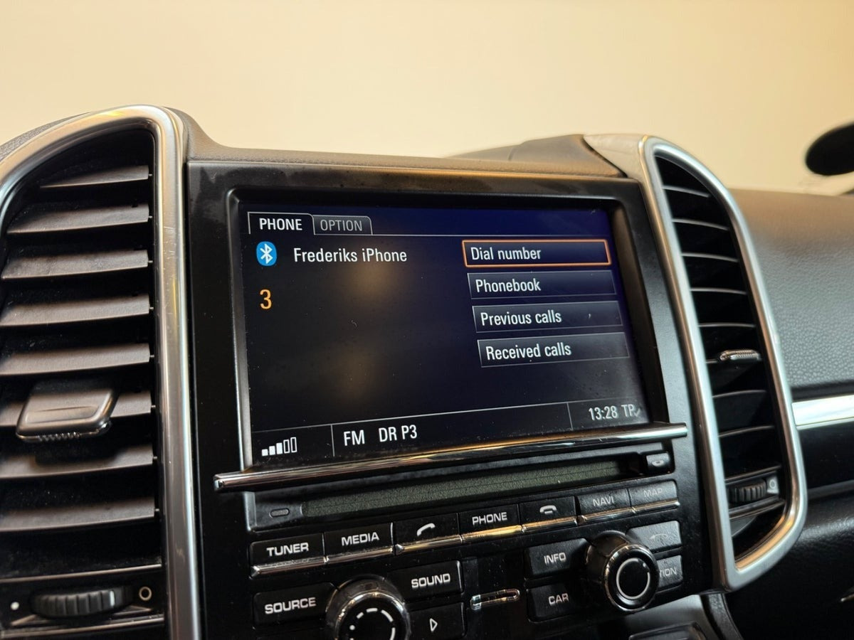 Sort Porsche Cayenne fra 2013