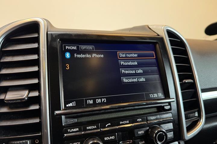 Sort Porsche Cayenne fra 2013