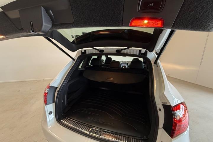 Sort Porsche Cayenne fra 2013