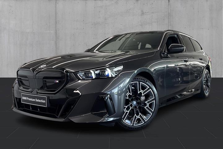 Grå BMW i5 fra 2026