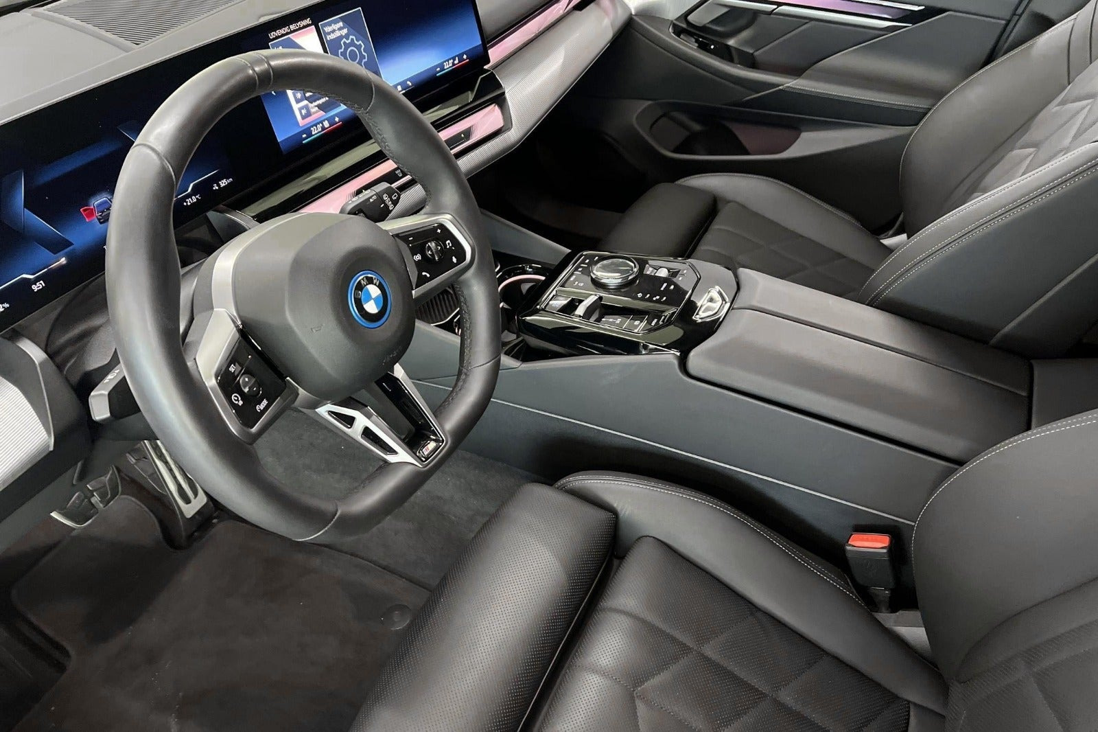 Grå BMW i5 fra 2026
