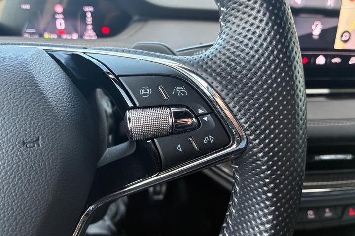 Sort Skoda Enyaq fra 2023