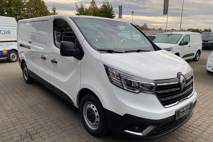 Hvid Renault Trafic fra 2023