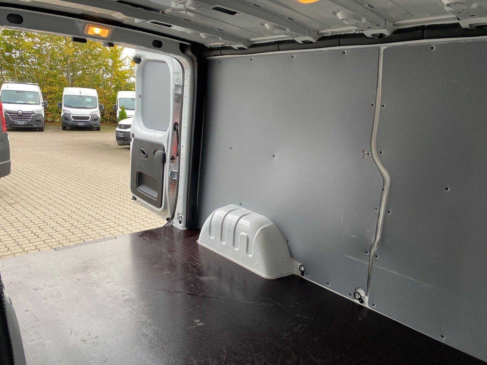 Hvid Renault Trafic fra 2023