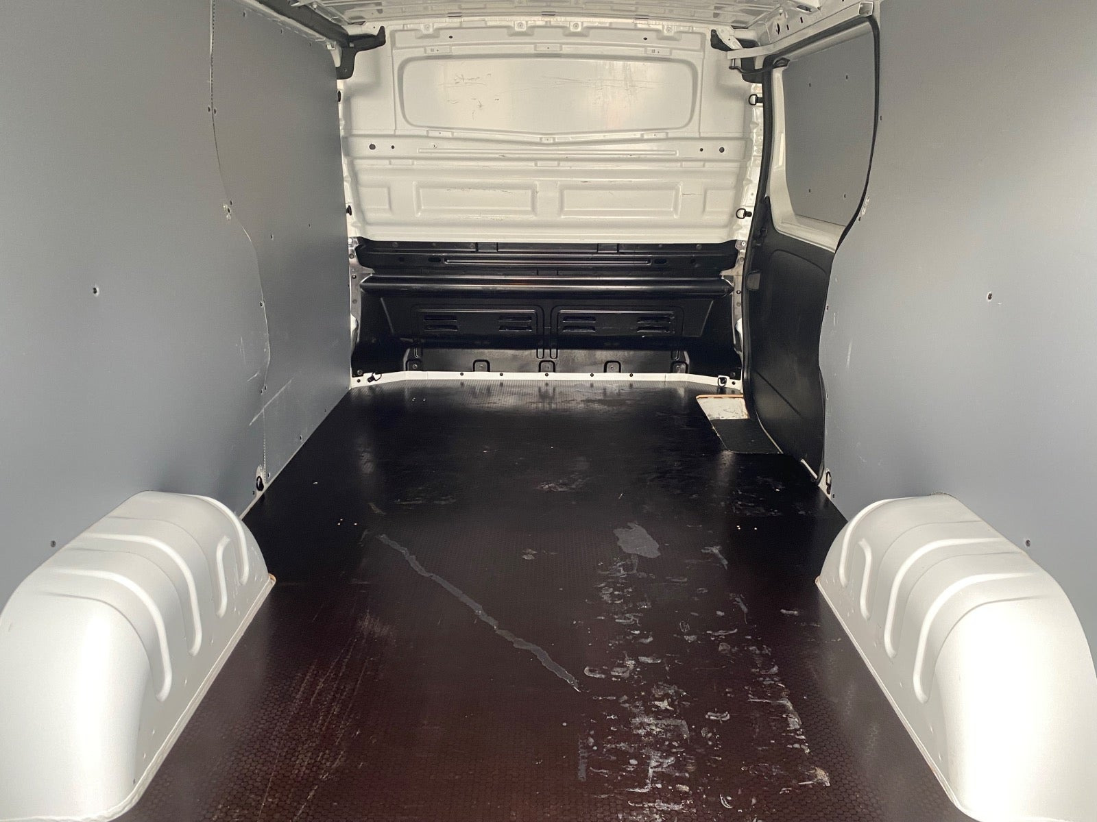 Hvid Renault Trafic fra 2023