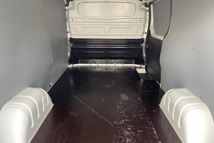 Hvid Renault Trafic fra 2023
