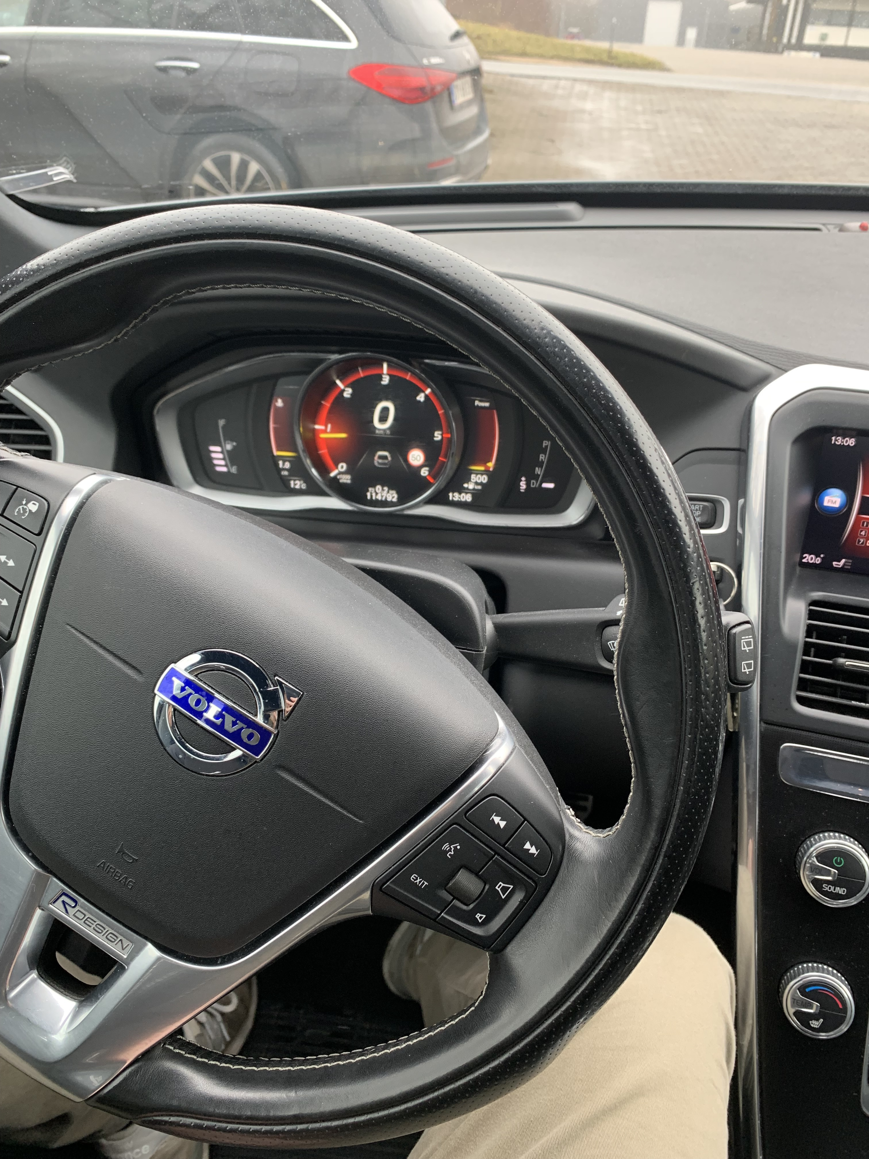 Grå Volvo XC60 fra 2017