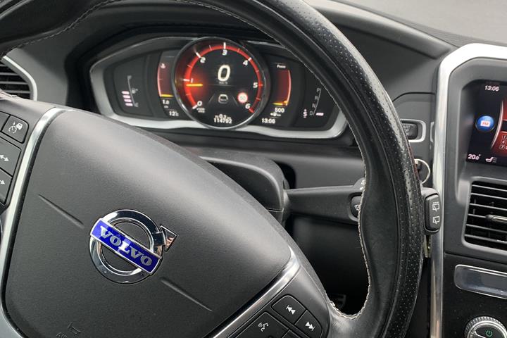 Grå Volvo XC60 fra 2017