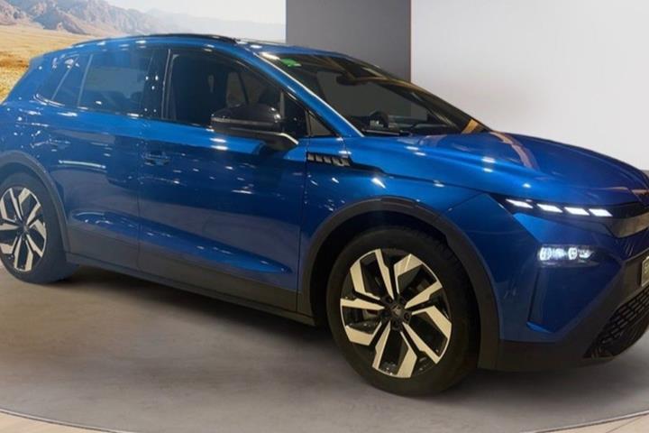Blå Skoda Elroq fra 2026 set udefra