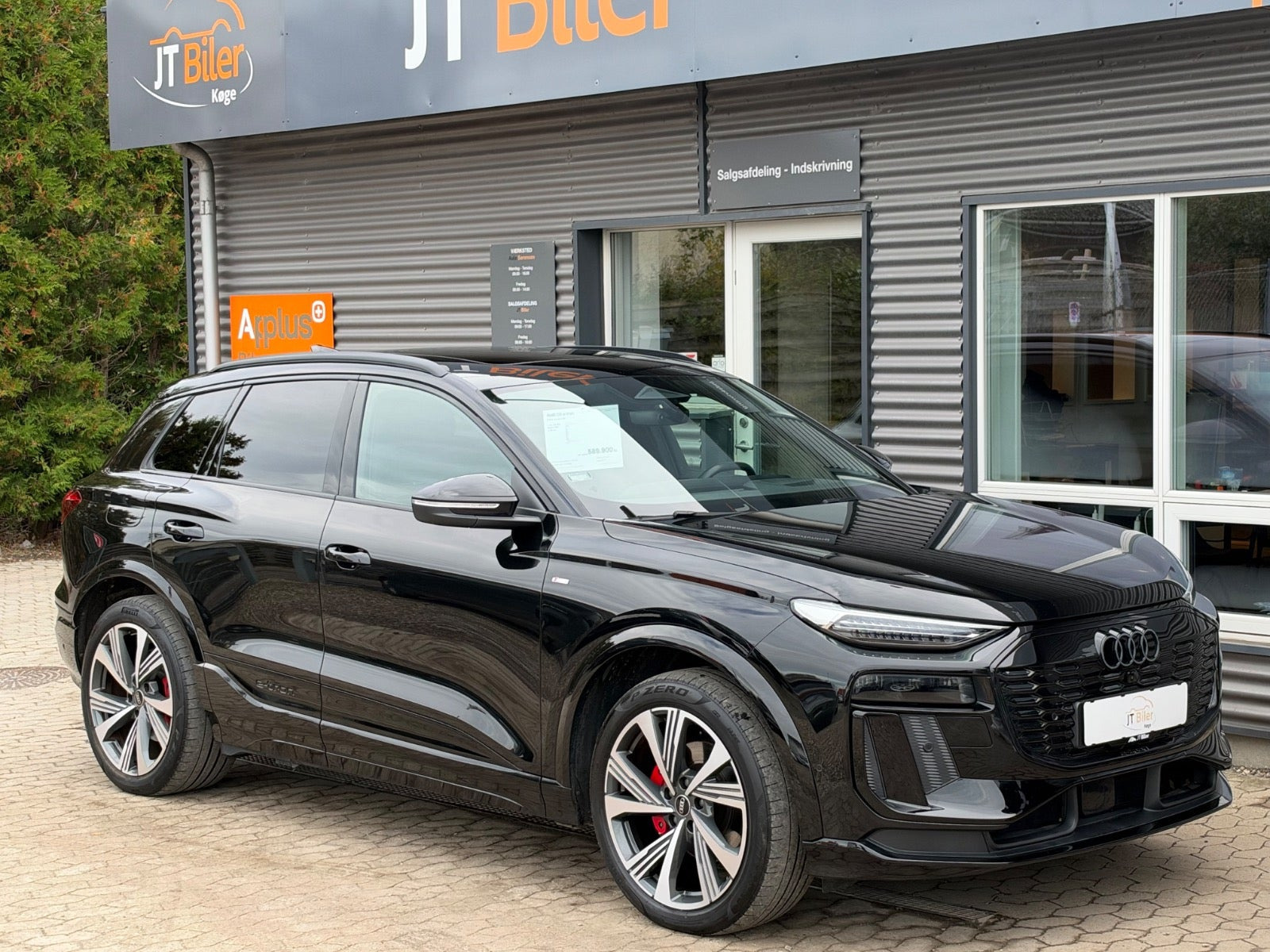 Sort Audi Q6 e-tron fra 2025