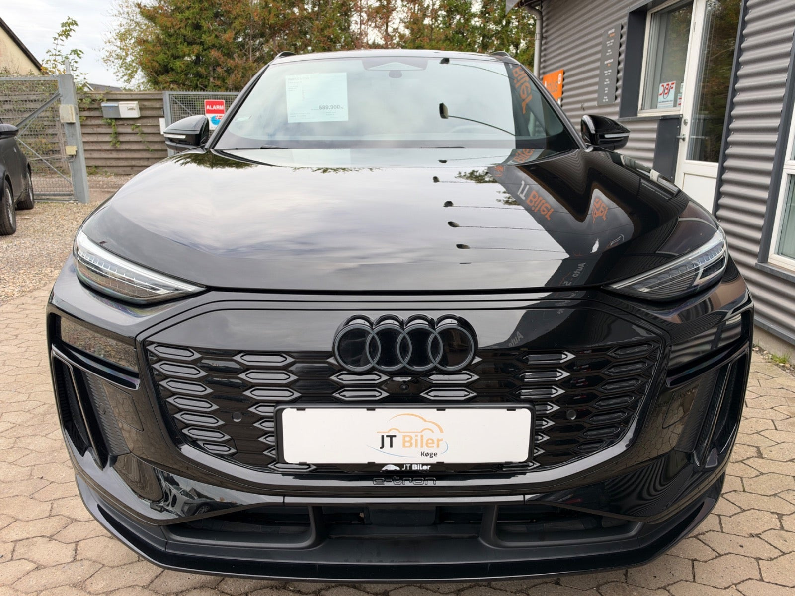Sort Audi Q6 e-tron fra 2025