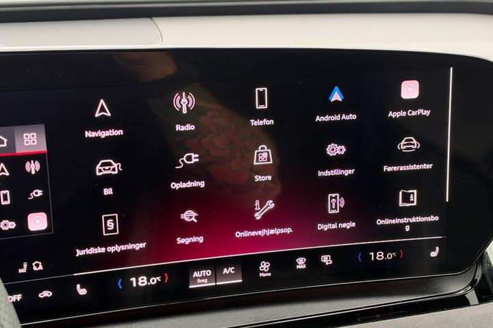 Sort Audi Q6 e-tron fra 2025