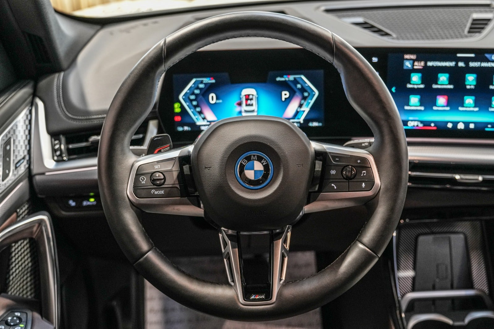 Hvid BMW iX1 fra 2025