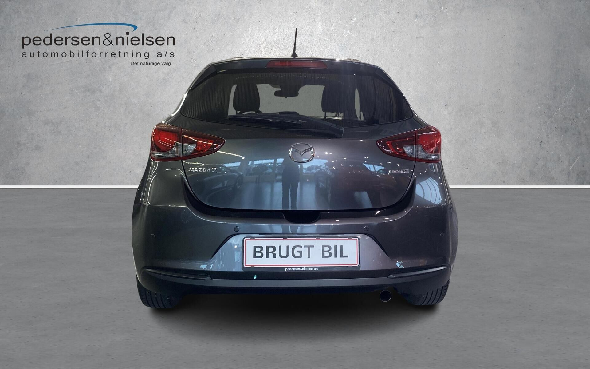 Grå Mazda 2 fra 2023