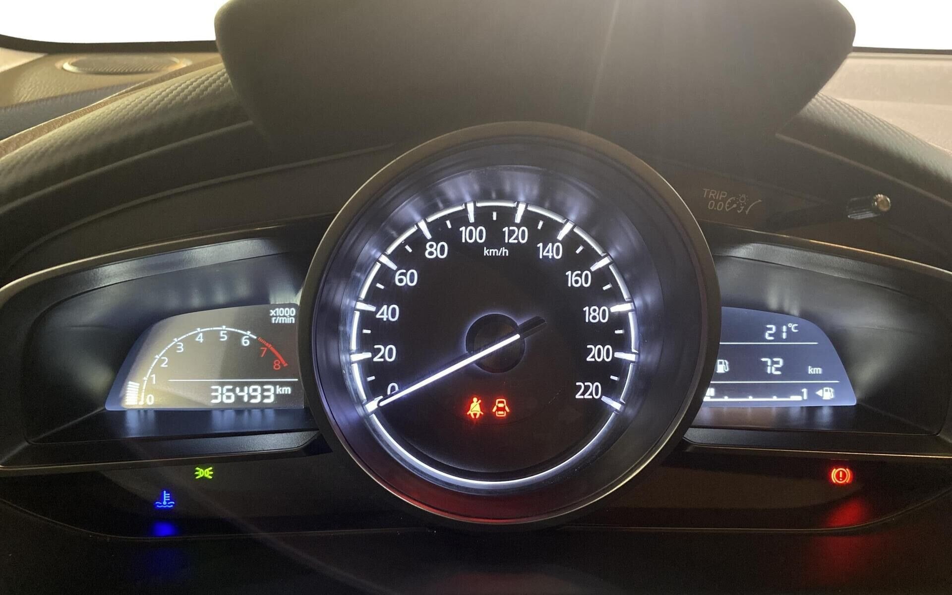 Grå Mazda 2 fra 2023