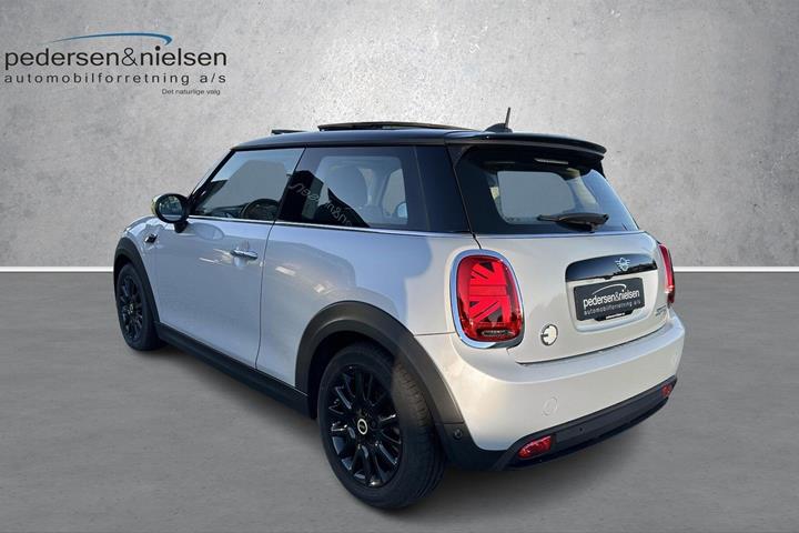 Hvid Mini Cooper fra 2022