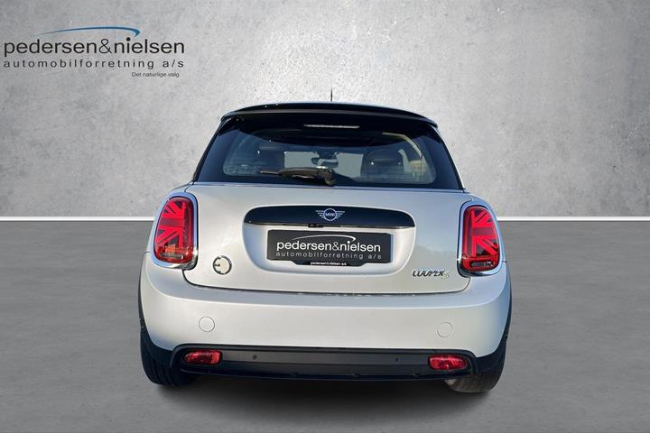 Hvid Mini Cooper fra 2022
