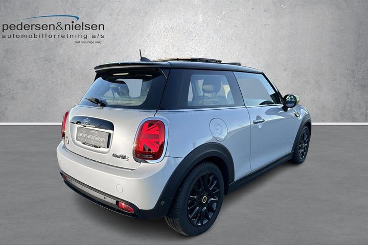 Hvid Mini Cooper fra 2022