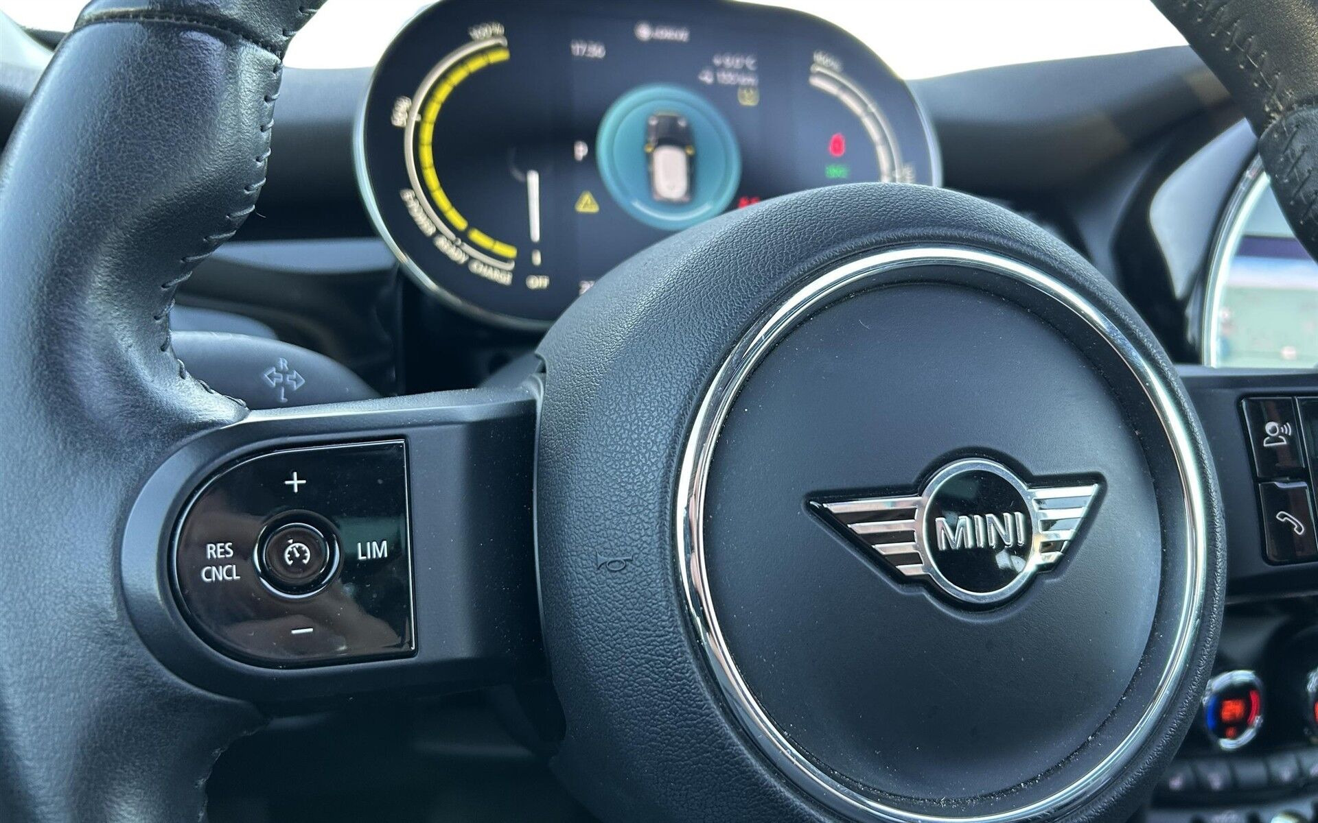 Hvid Mini Cooper fra 2022