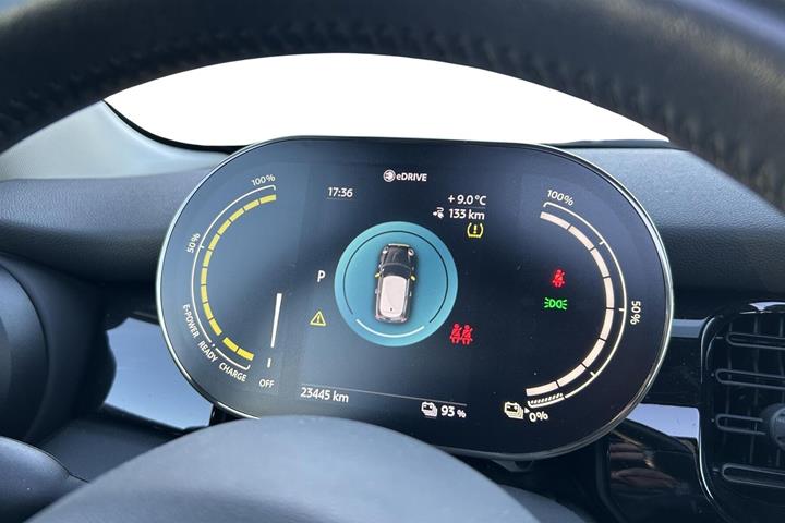 Hvid Mini Cooper fra 2022