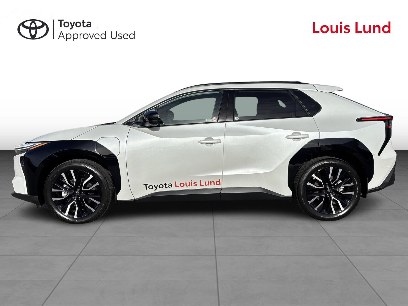 Hvid Toyota BZ4X fra 2026