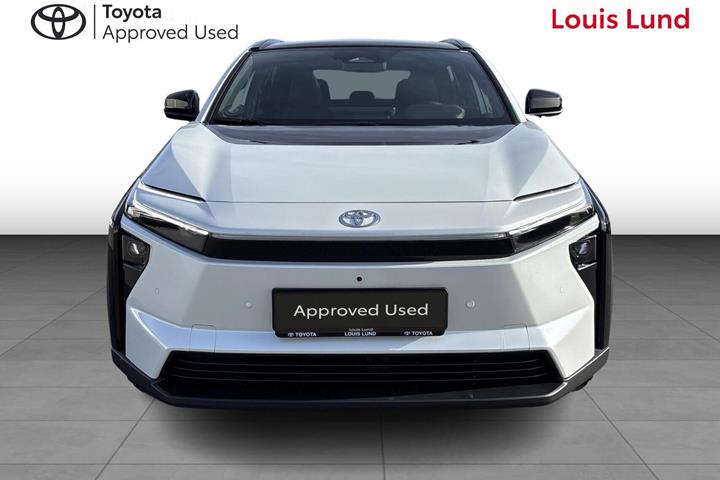 Hvid Toyota BZ4X fra 2026