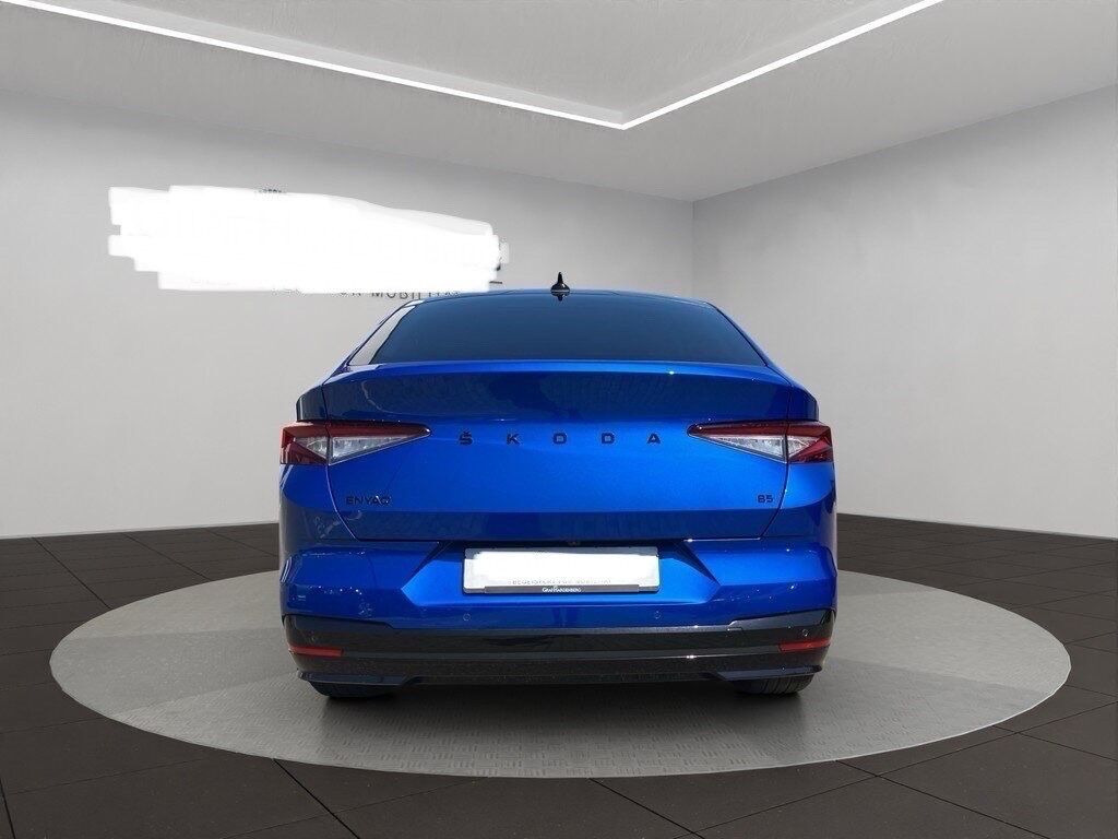 Blå Skoda Enyaq fra 2024