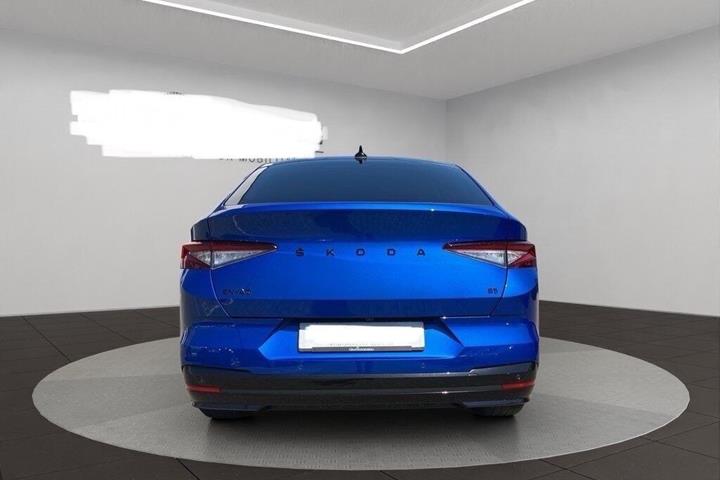 Blå Skoda Enyaq fra 2024