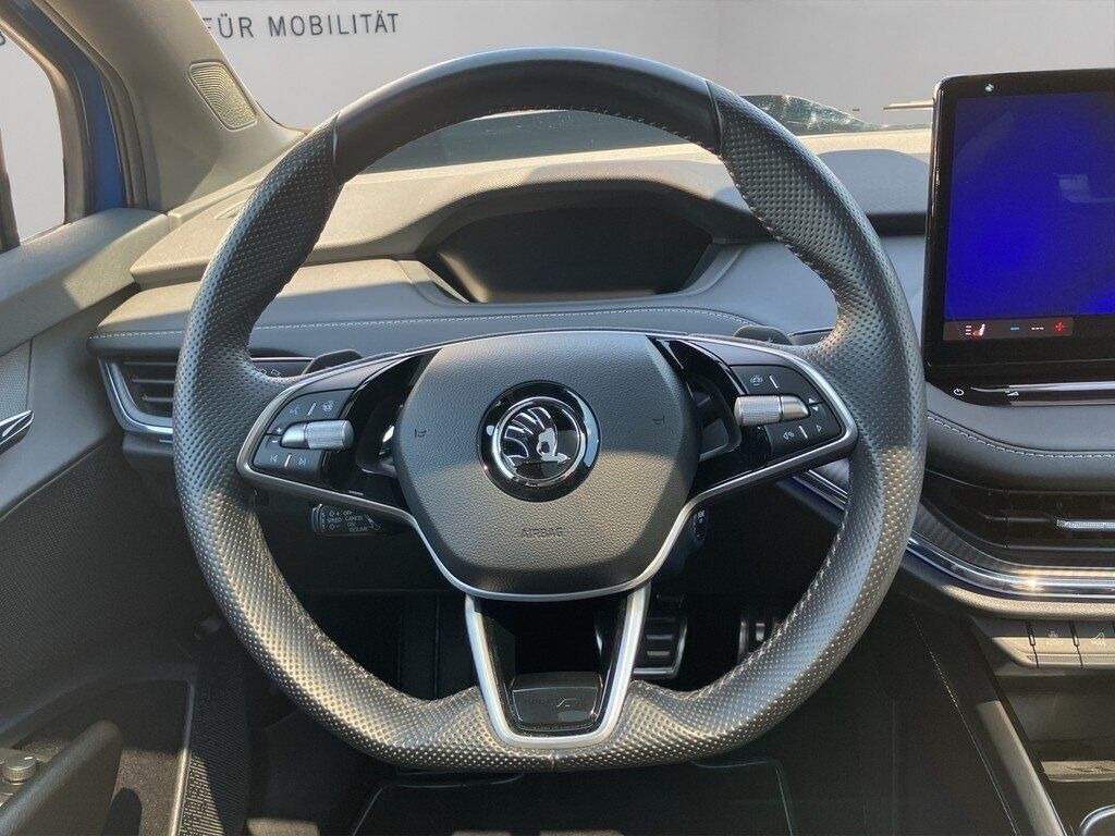 Blå Skoda Enyaq fra 2024