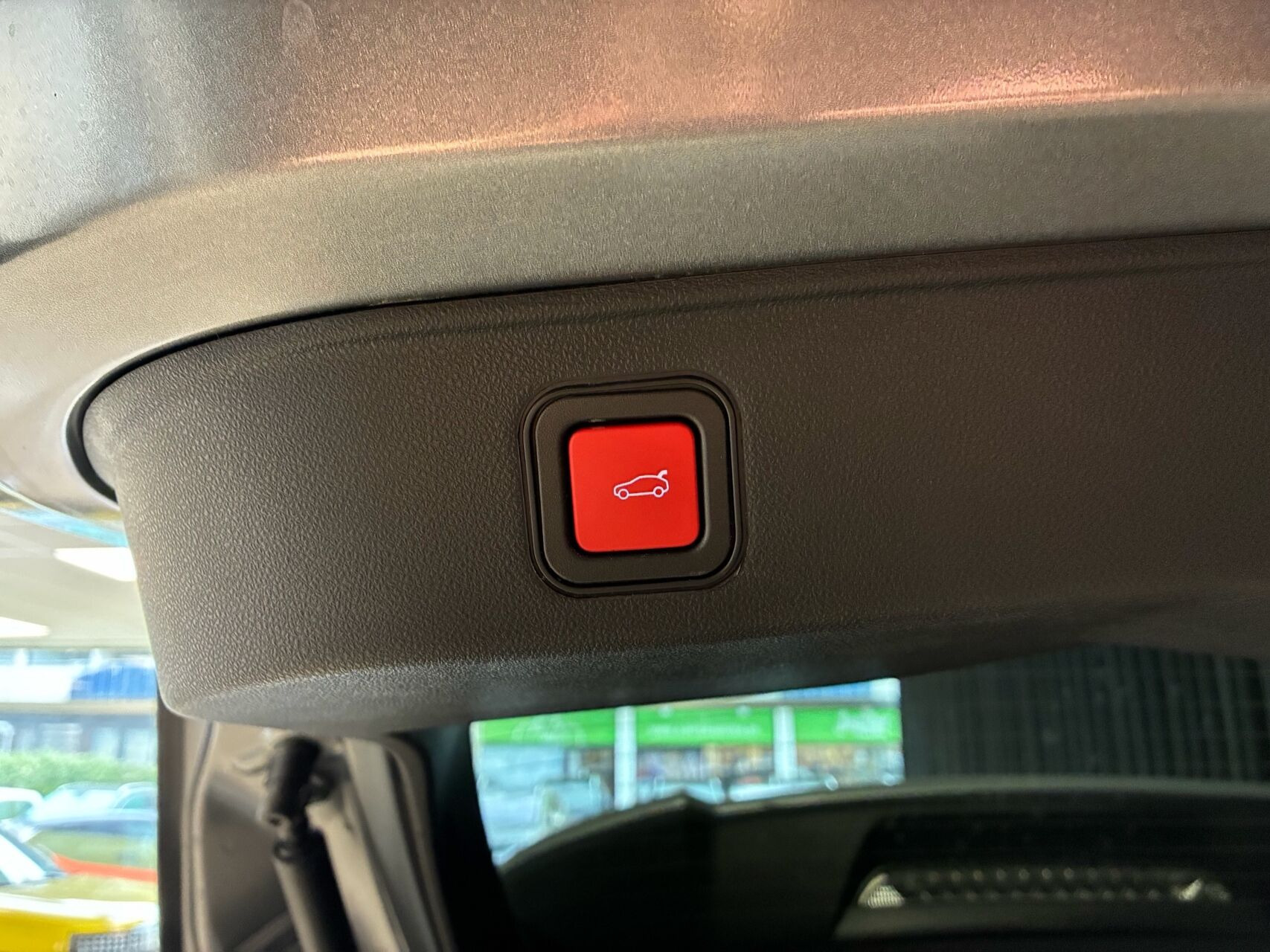 Grå Alfa Romeo Junior fra 2025