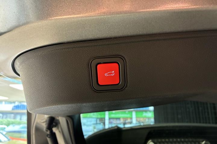 Grå Alfa Romeo Junior fra 2025