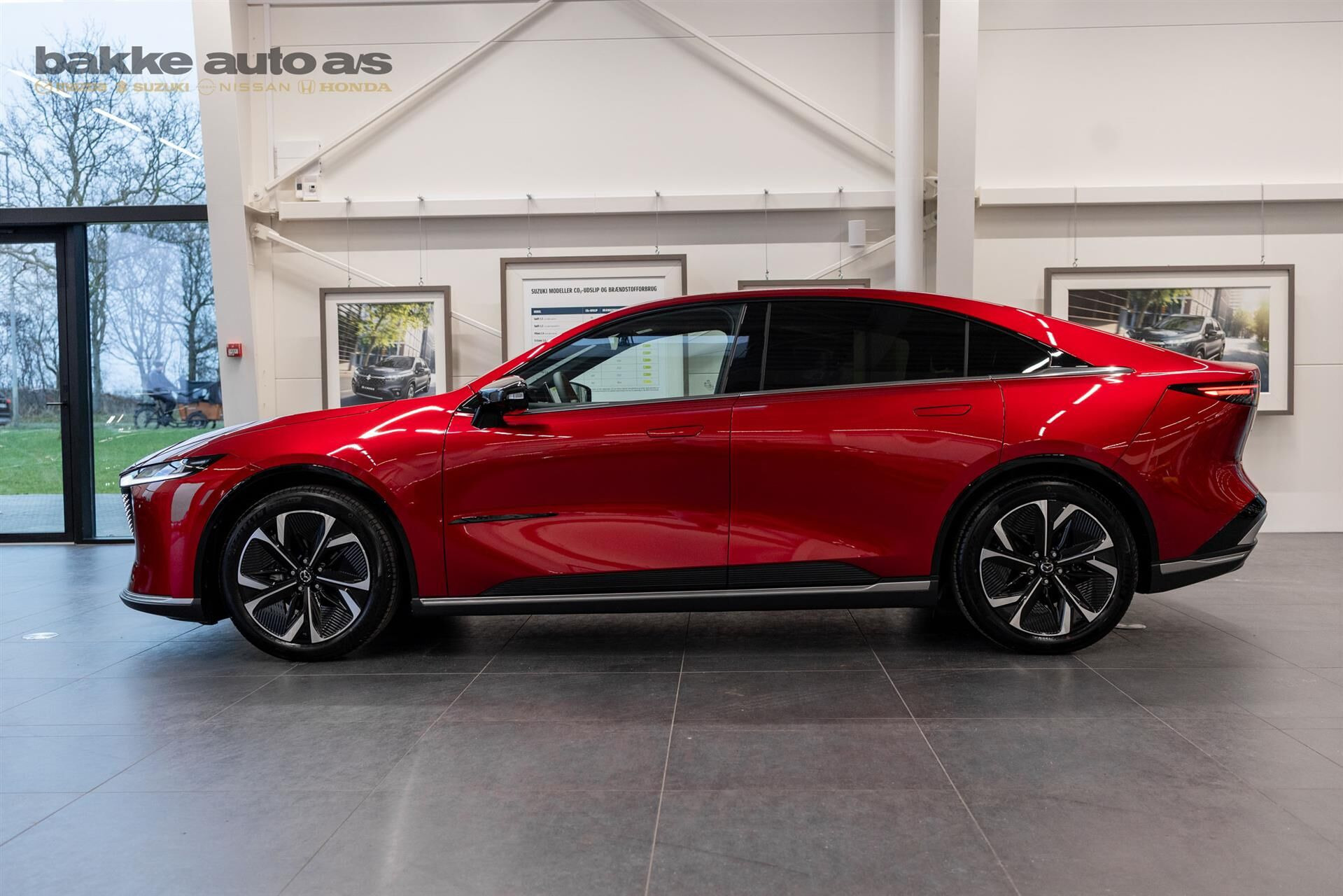 Rød Mazda 6e fra 2026