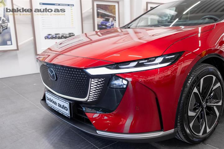 Rød Mazda 6e fra 2026