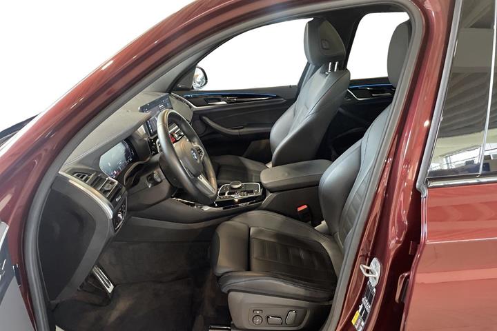 Grå BMW iX3 fra 2023