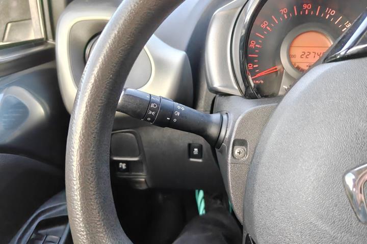 Gul Citroën C1 fra 2011