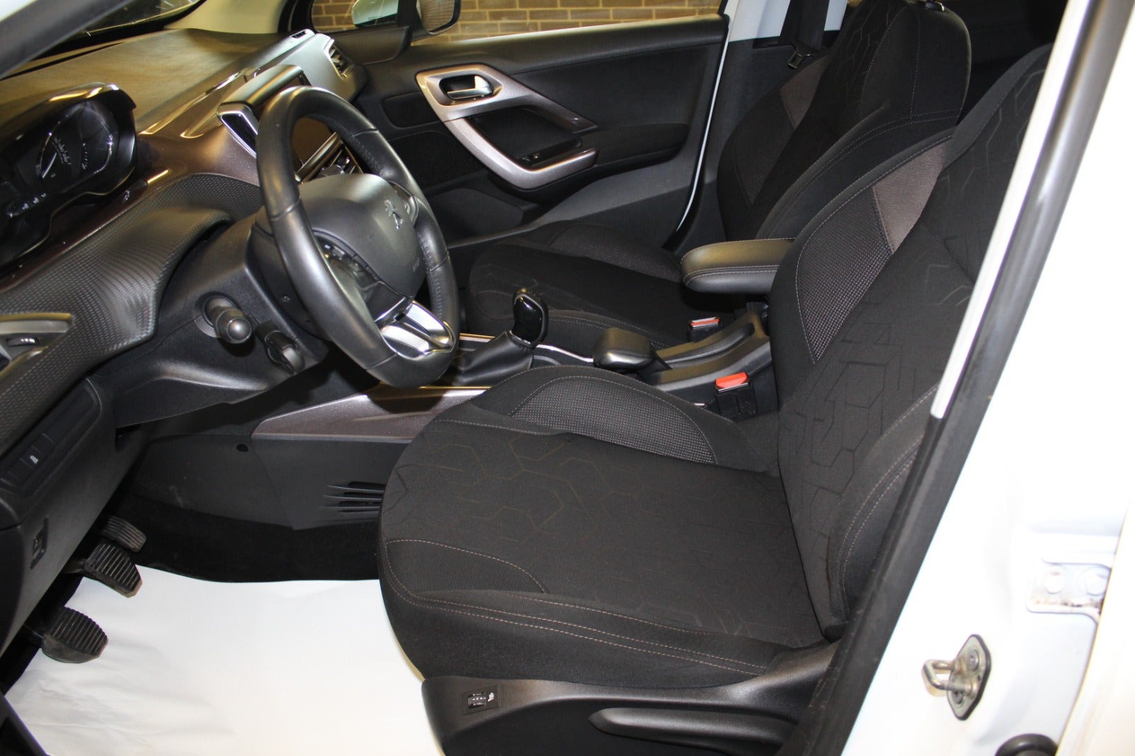 Hvid Peugeot 2008 fra 2014