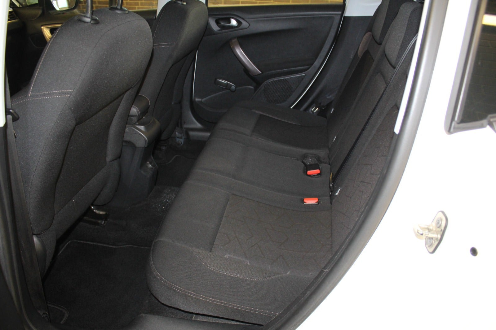 Hvid Peugeot 2008 fra 2014
