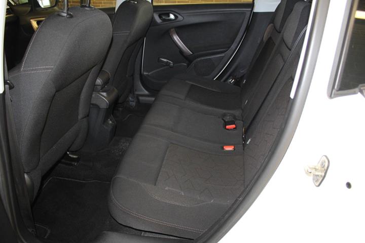 Hvid Peugeot 2008 fra 2014