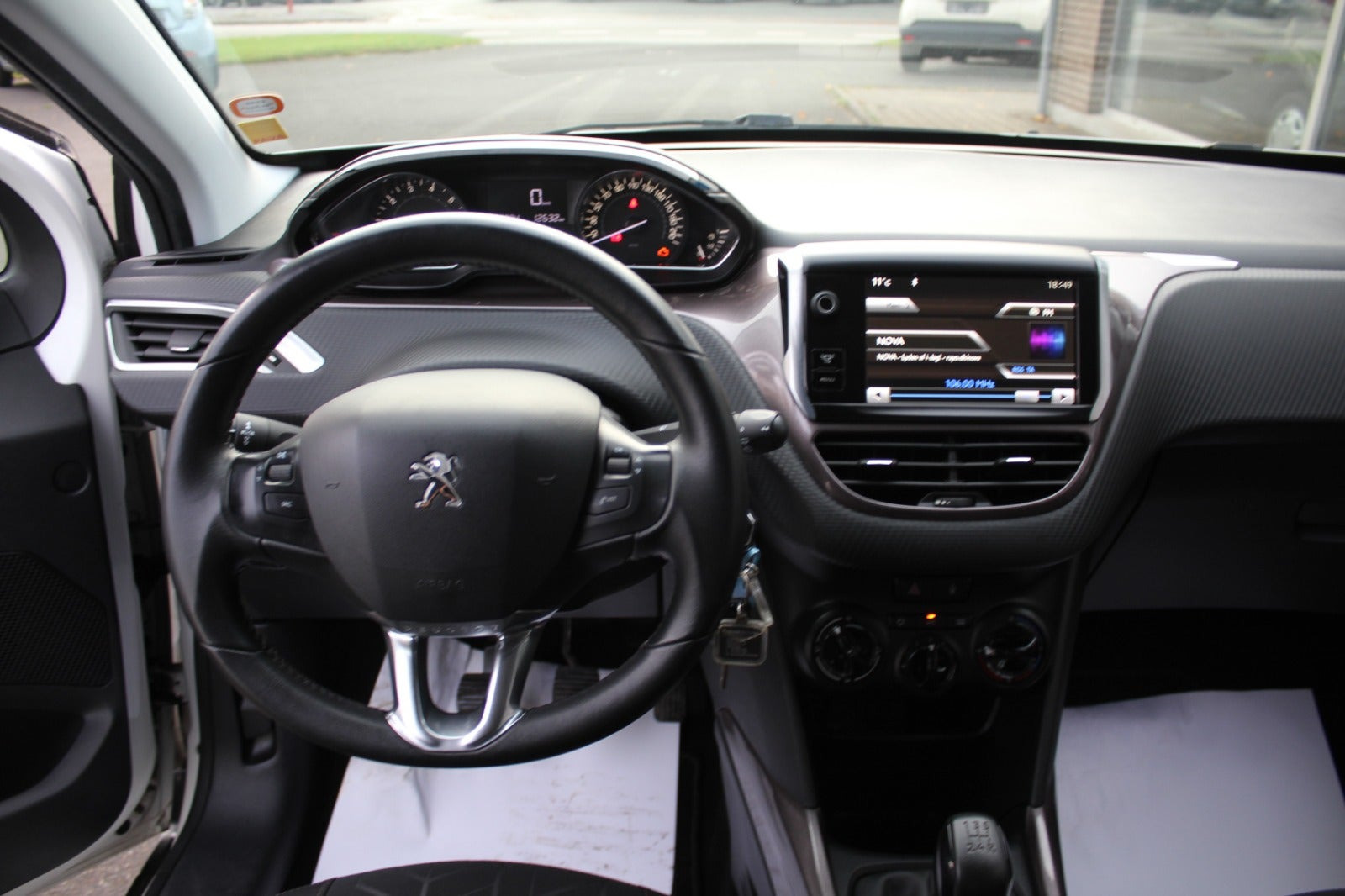 Hvid Peugeot 2008 fra 2014