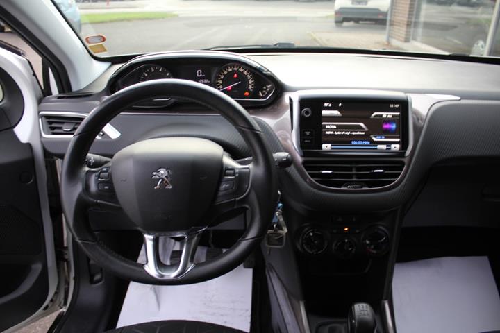 Hvid Peugeot 2008 fra 2014
