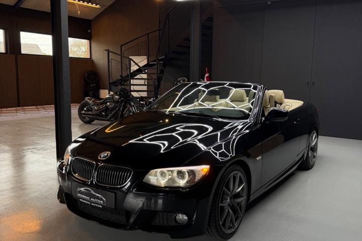 Sort BMW 325i fra 2012