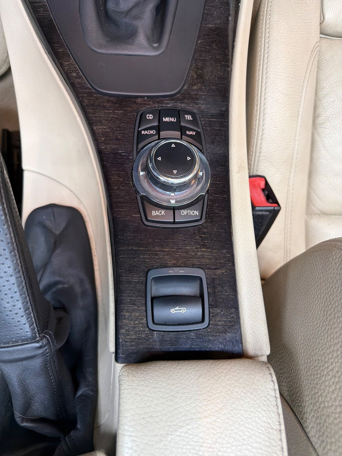 Sort BMW 325i fra 2012