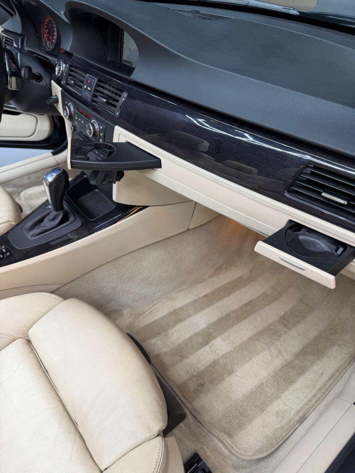Sort BMW 325i fra 2012