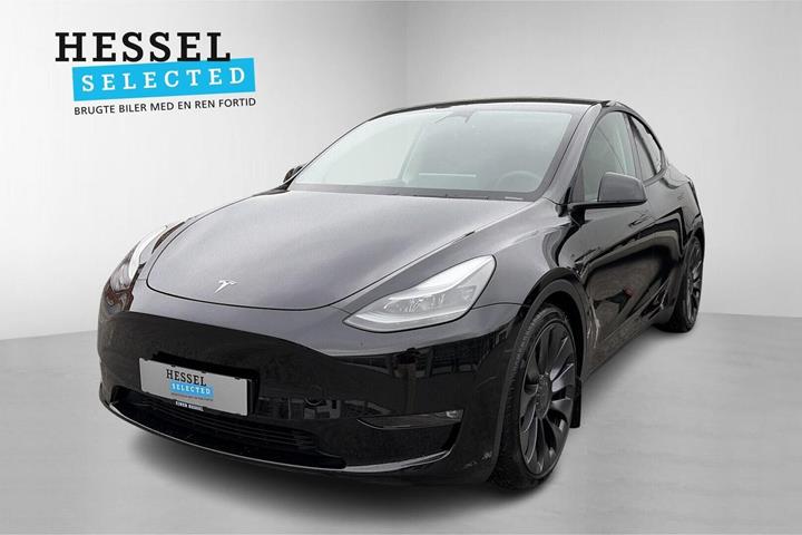 Sort Tesla Model Y fra 2023 set udefra