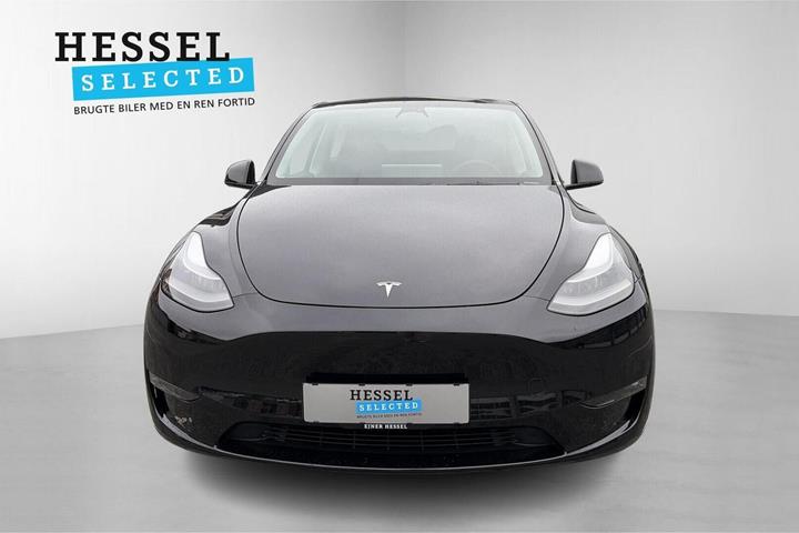 Sort Tesla Model Y fra 2023