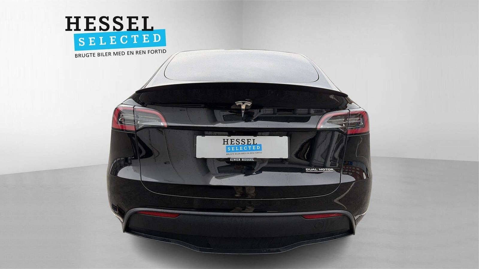 Sort Tesla Model Y fra 2023