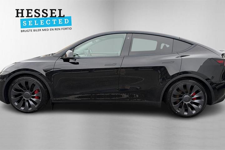 Sort Tesla Model Y fra 2023