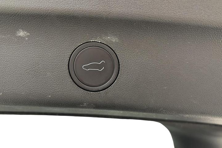 Sort Tesla Model Y fra 2023