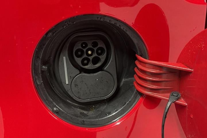 Rød VW E-UP! fra 2021