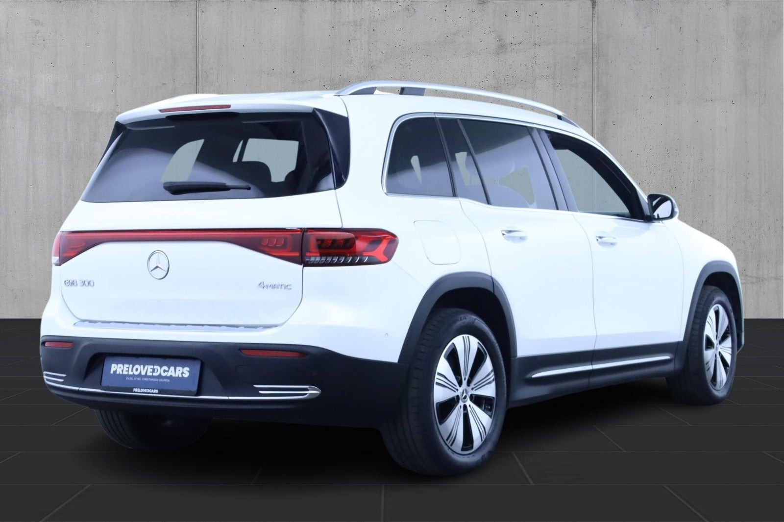 Hvid Mercedes EQB300 fra 2023